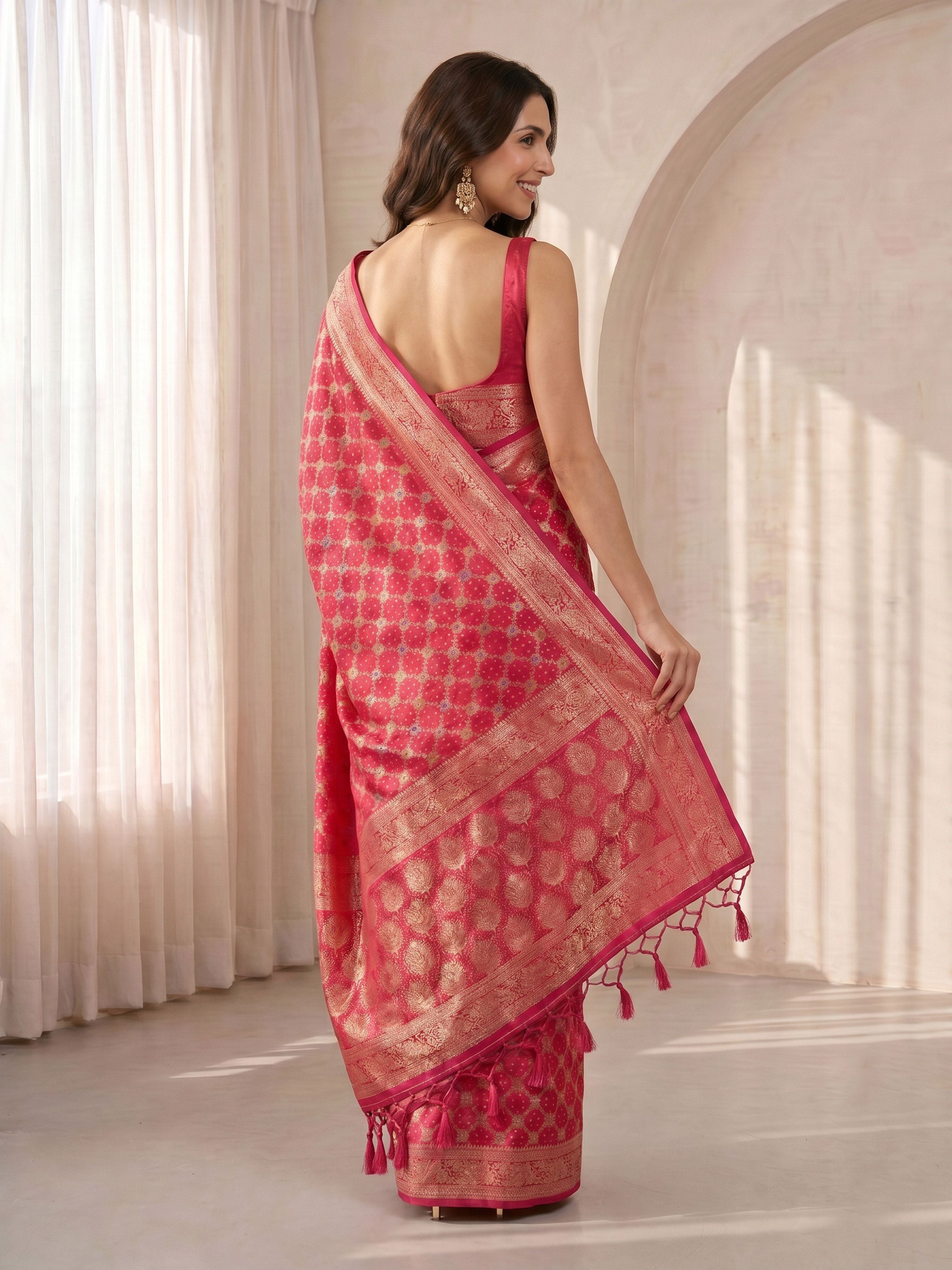Women's Pink Cotton-Silk Ethnic Motifs Saree With Unstitched Blouse Piece