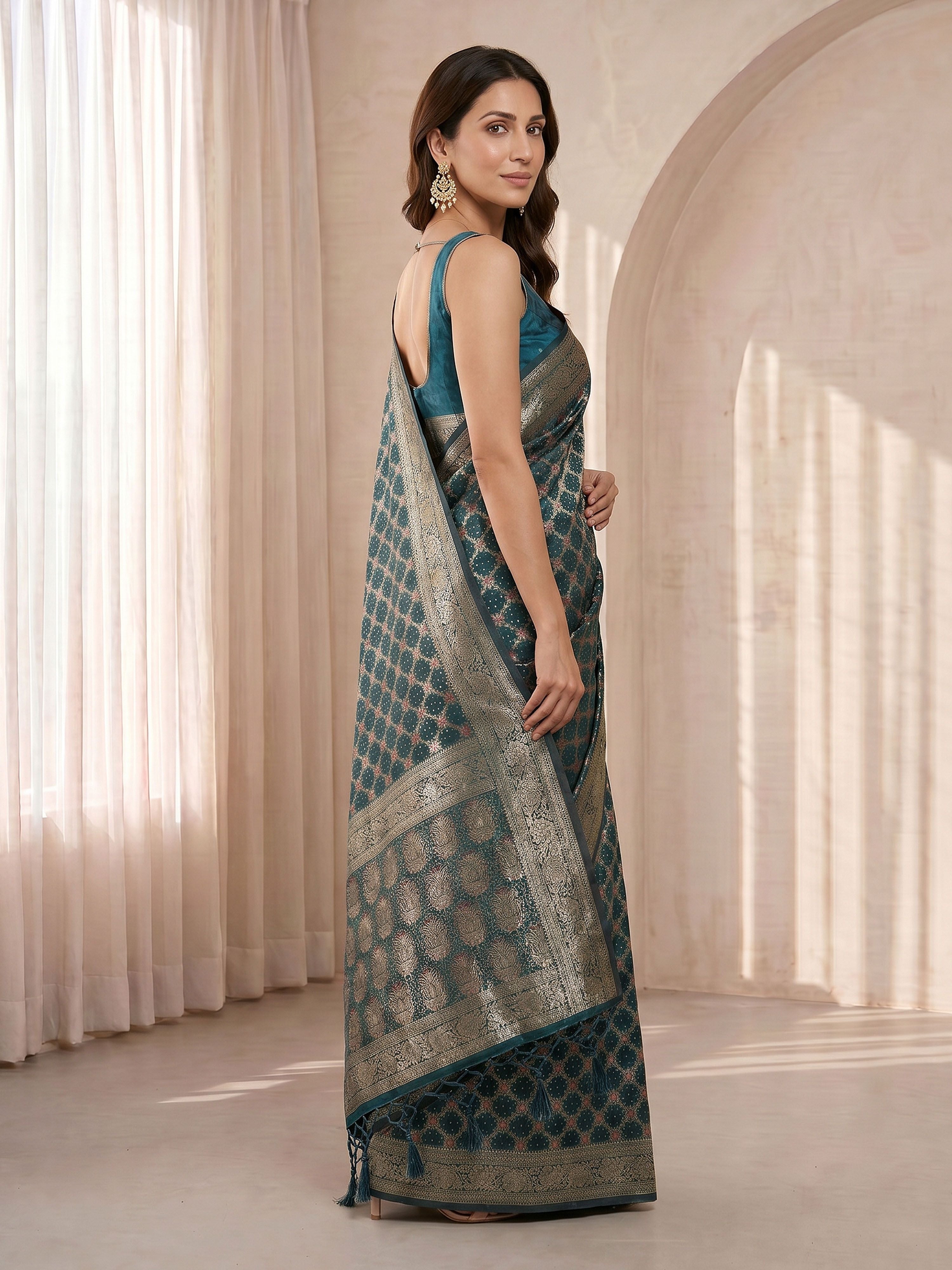 Women's Turquoise Blue Cotton-Silk Ethnic Motifs Saree With Unstitched Blouse Piece