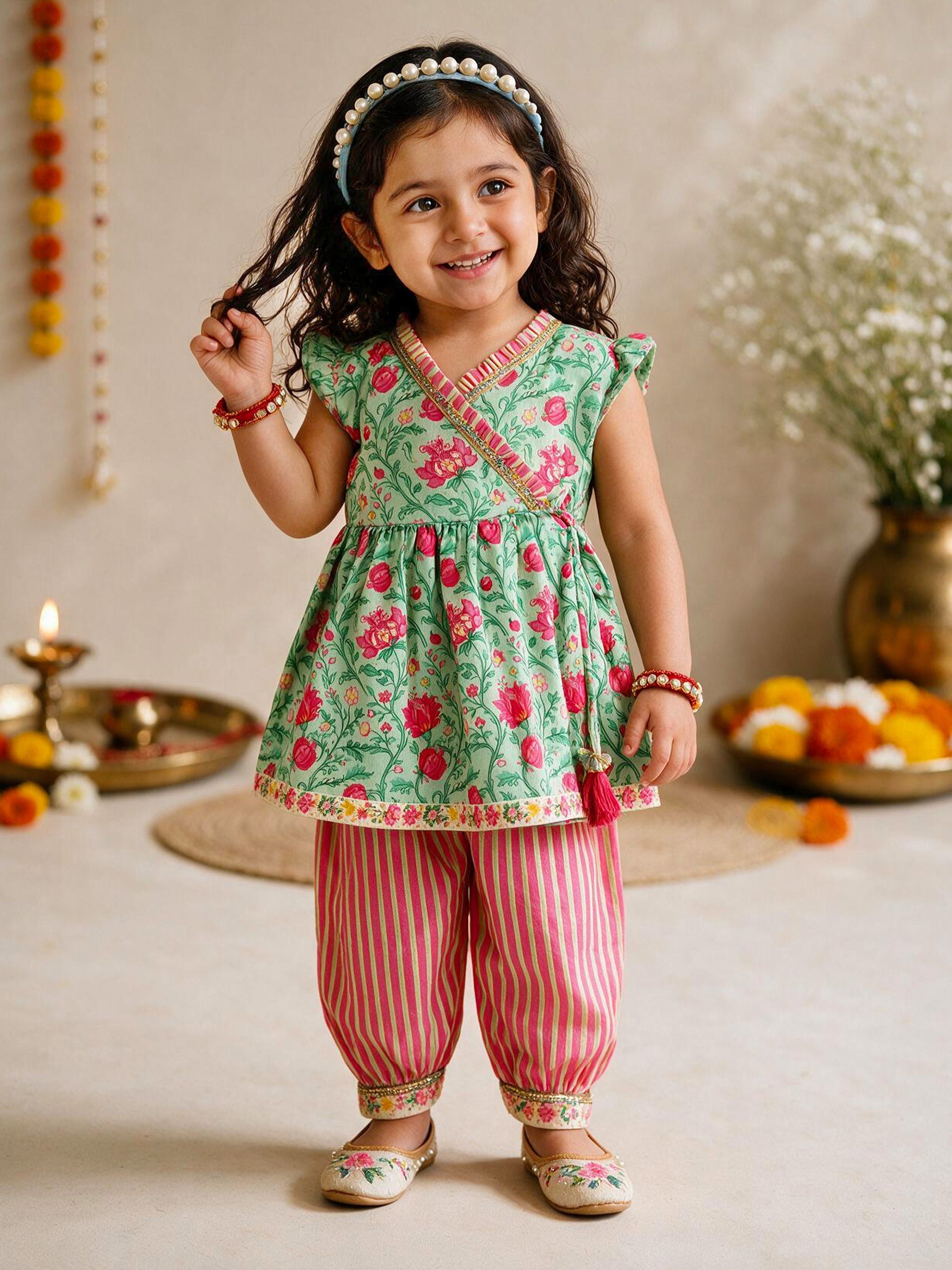 Girls's Mint Cotton-Blend Floral Print Thigh Length Kurta And Pyjama Set