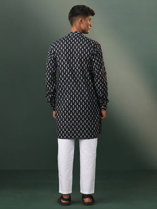 SHVAAS By VASTRAMAY Men's Black Color Printed Cotton Kurta and Pyjama Set