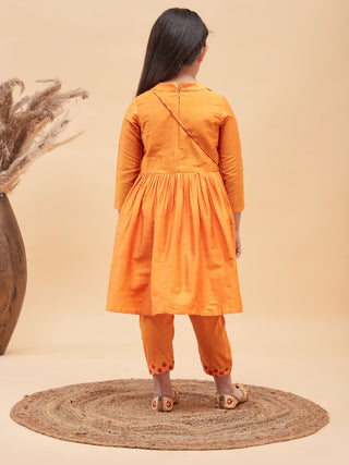VASTRAMAY Girls Orange Anarkali Kurta Pyjama Set With Potli Bag