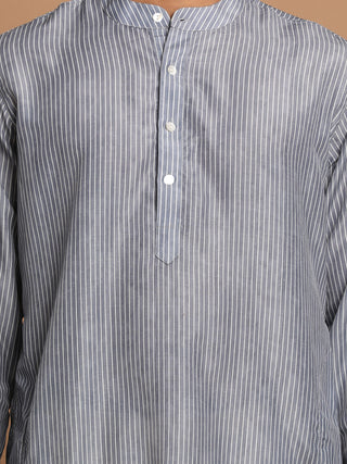 VASTRAMAY Men's Grey Striped Kurta with Cream Pyjamas Set