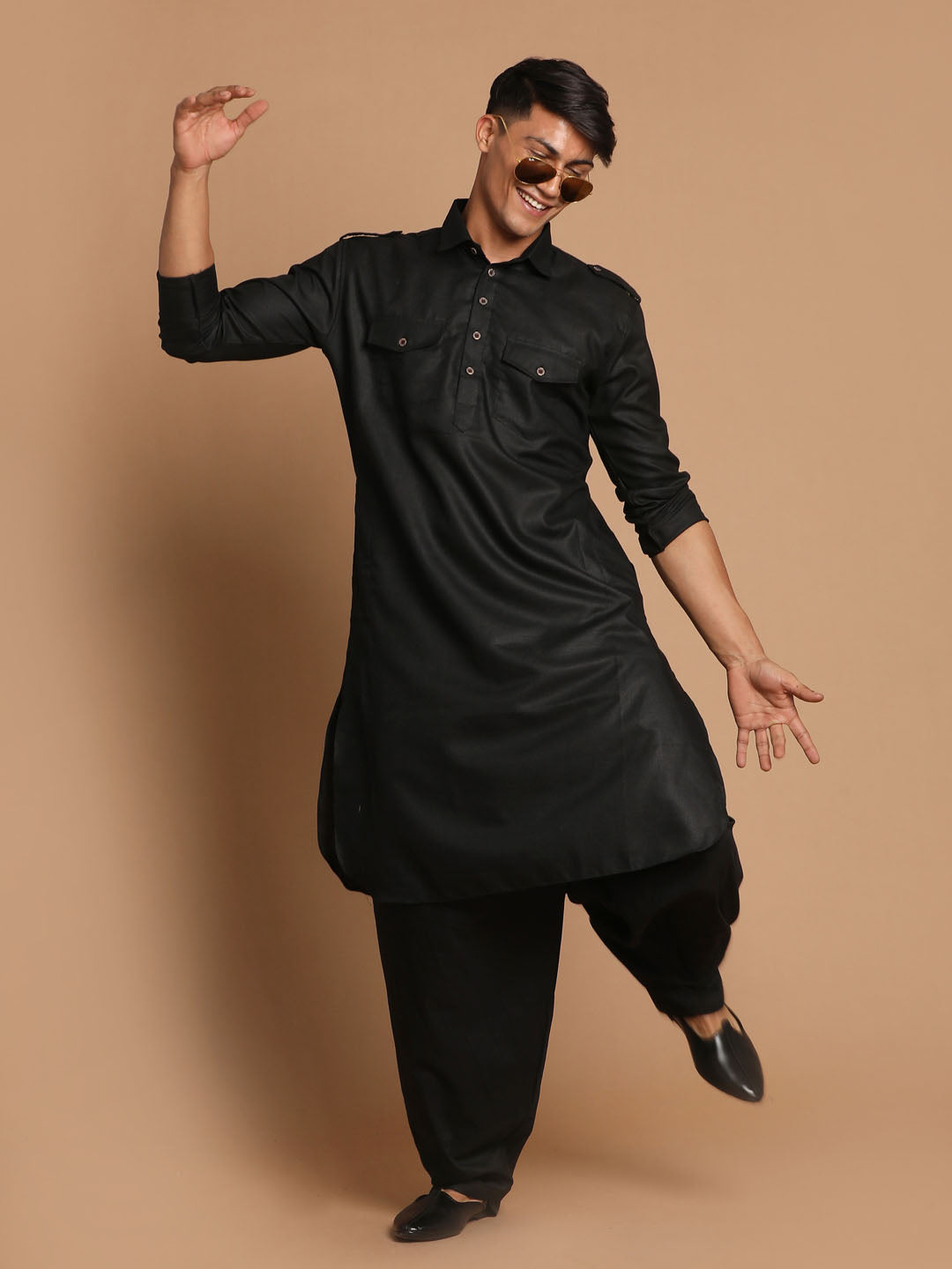 VM By VASTRAMAY Men's Black Cotton Blend Pathani Suit Set – vastramay