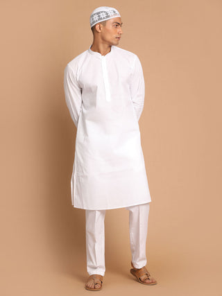 VM BY VASTRAMAY Men's White Kurta And Pant style Cotton Pajama Set With Prayer Cap