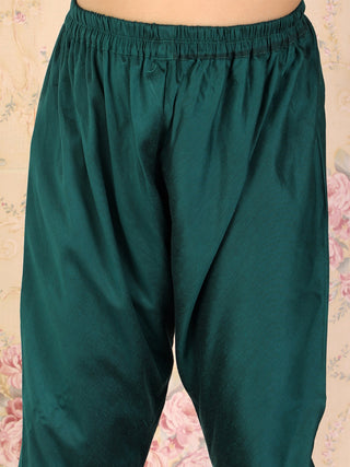 VASTRAMAY Girl's Green Mirror Kurta Pyjama Set