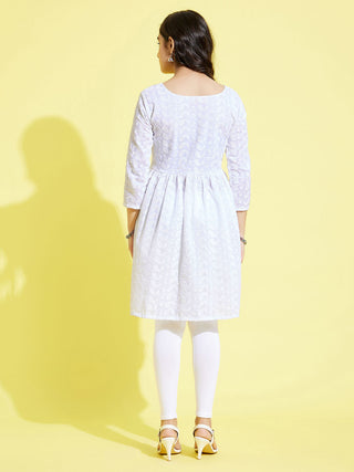 YUVA BY VASTRAMAY Girl's White Pure Cotton Chikankari kurta With Leggings Set